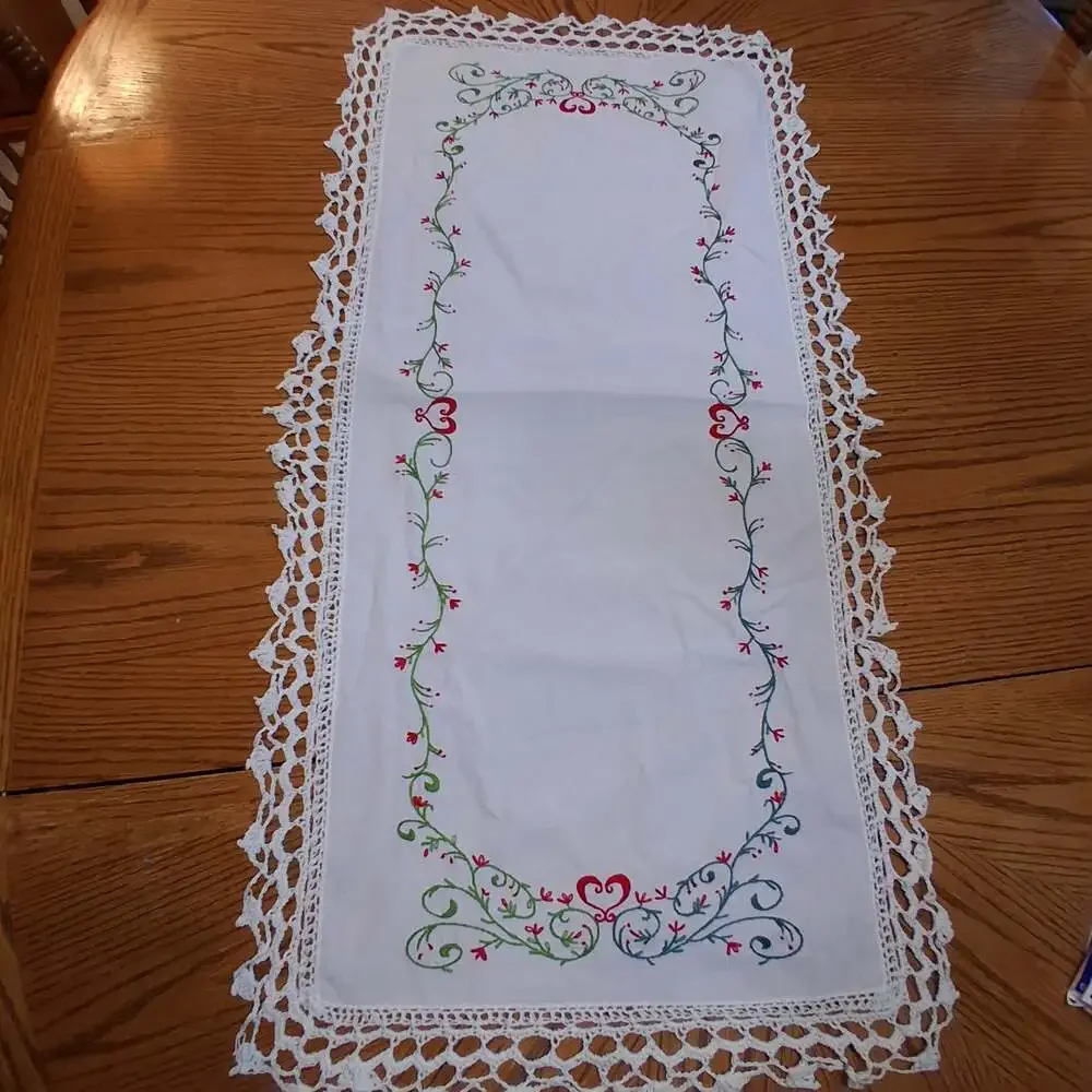 Embroidered Table Runner/Hearts & Vines